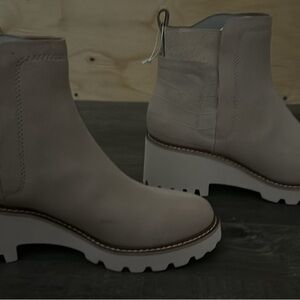 Chelsea boots. Never worn. It is too big